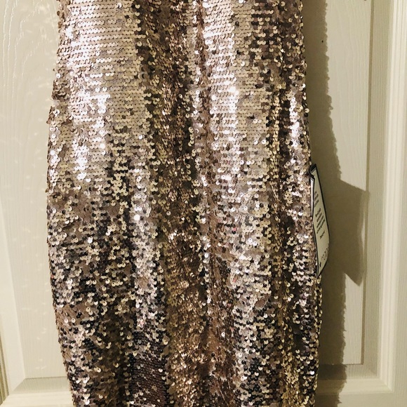 ***SOLD** SOLD***SEQUINS NWT Gold sequins dress, sleeveless peep hole SIZE: 3 - Picture 7 of 10
